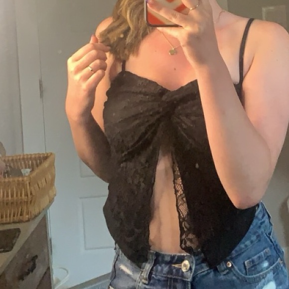Lace split tie top! - Picture 2 of 2